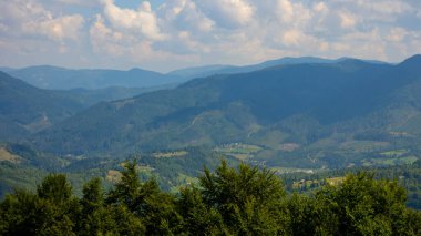 Karpatların güzel dağ manzarası, Ukrayna