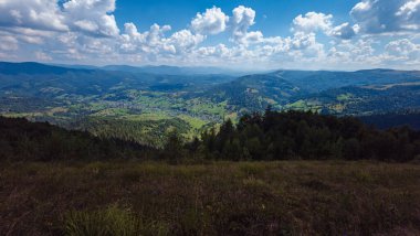 Ukrayna Karpatları 'ndaki Karpatlar' ın inanılmaz manzarası