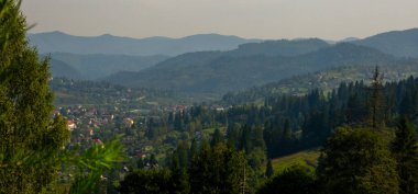 Dağların tepesinden güzel bir manzara