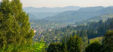 Tepedeki Bokoj köyü, monthe gro.