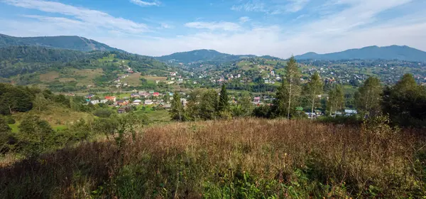 Yazın dağların manzarası