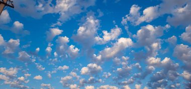 Gökyüzündeki bulutlar