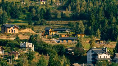 Sabah köyün hava görüntüsü.