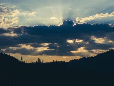 Karpat dağlarında gün batımı