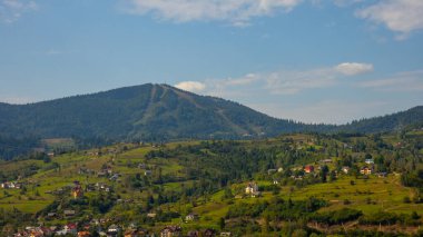 Yazın Karpat Dağları manzarası