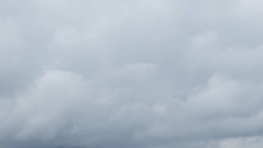 Gökyüzündeki beyaz bulutlar