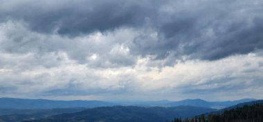 Dağların güzel manzarası