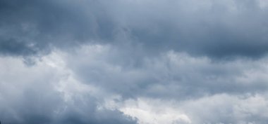 Gökyüzündeki fırtına bulutları