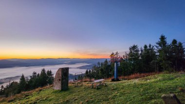 Ağaçlı güzel sonbahar manzarası