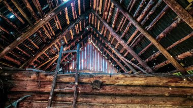 Eski ahşap çatılı ahşap tavan