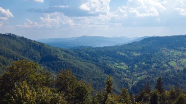 Karpatlar manzarada yaz