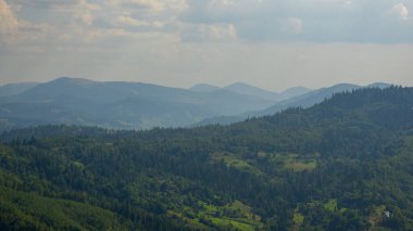 Karpatlar 'daki dağlara bakın.