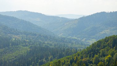 Dağlardaki güzel dağ manzarası