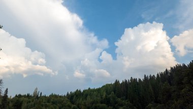 Mavi gökyüzü ve bulutlar, doğa arka plan