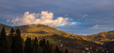 Karpatlar 'ın sonbahar manzarası, Ukrayna