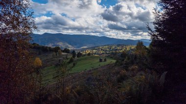 Dağlı güzel bir manzara.