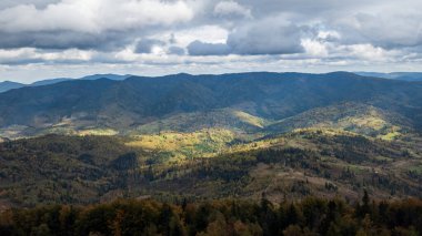 Sonbahar mevsiminde Karpat Dağları
