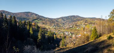Dağlardaki güzel dağ manzarası