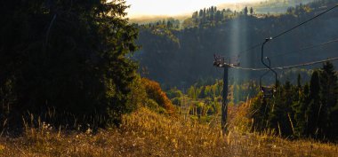 Dağlarda sonbahar manzarası