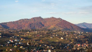 Ukrayna dağlarındaki köy