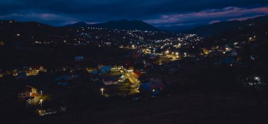 Şehrin güzel gece manzarası