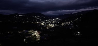 Dağların gece manzarası