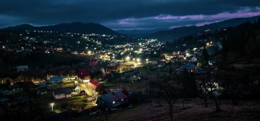 Şehrin güzel gece manzarası