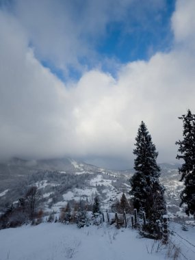Dağlarda kış karları...