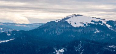 Dolomitlerin dağlarında kış manzarası