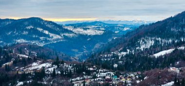 Kafkas dağlarının güzel dağ manzarası