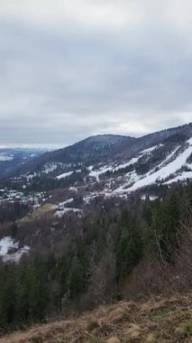 Karpatlar, Ukrayna içinde kış dağ manzarası