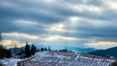 Karpatlar kış manzarası