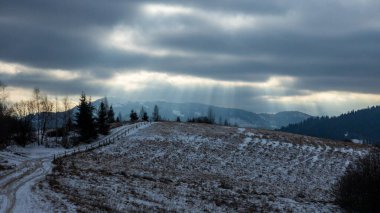Köyde kış manzarası.
