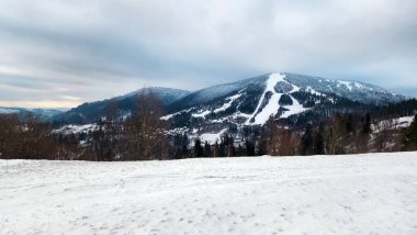 Güzel kış dağ manzarası