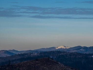 Dağlarda gün batımı