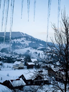 Karlı manzaranın güzel kış manzarası