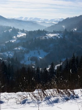 Kar- kışın karla kaplı dağlar