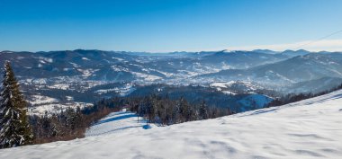 Polonya 'daki kışlık dağ manzarası