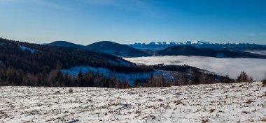 Dağlardaki güzel dağ manzarası