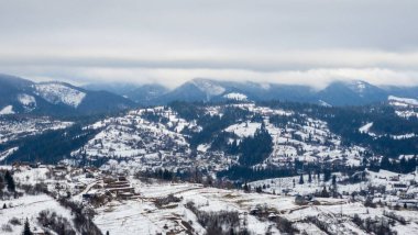 Karpatlar 'da kış dağı manzarası