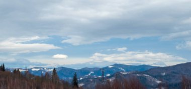 Dağın tepesinden manzara