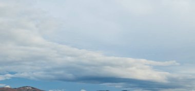 Bulutlu mavi gökyüzü