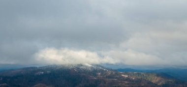 Karlı güzel dağ manzarası