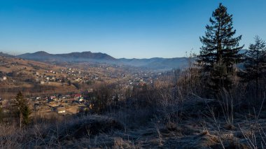 Sonbahar zamanı güzel dağ manzarası.