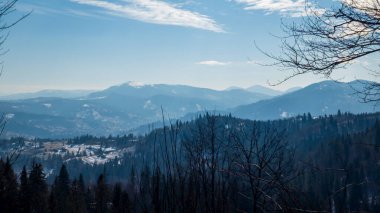 Karpat Dağları 'ndaki güzel dağ manzarası