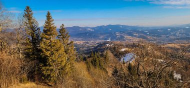 Dağlardaki güzel dağ manzarası