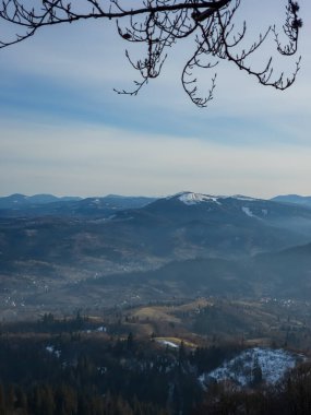 Kışın güzel dağ manzarası