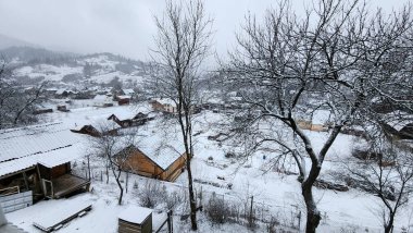 Kışın eski kasabanın manzarası