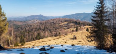 Dağlı güzel kış manzarası