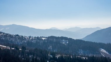 Dağın tepesinden manzara